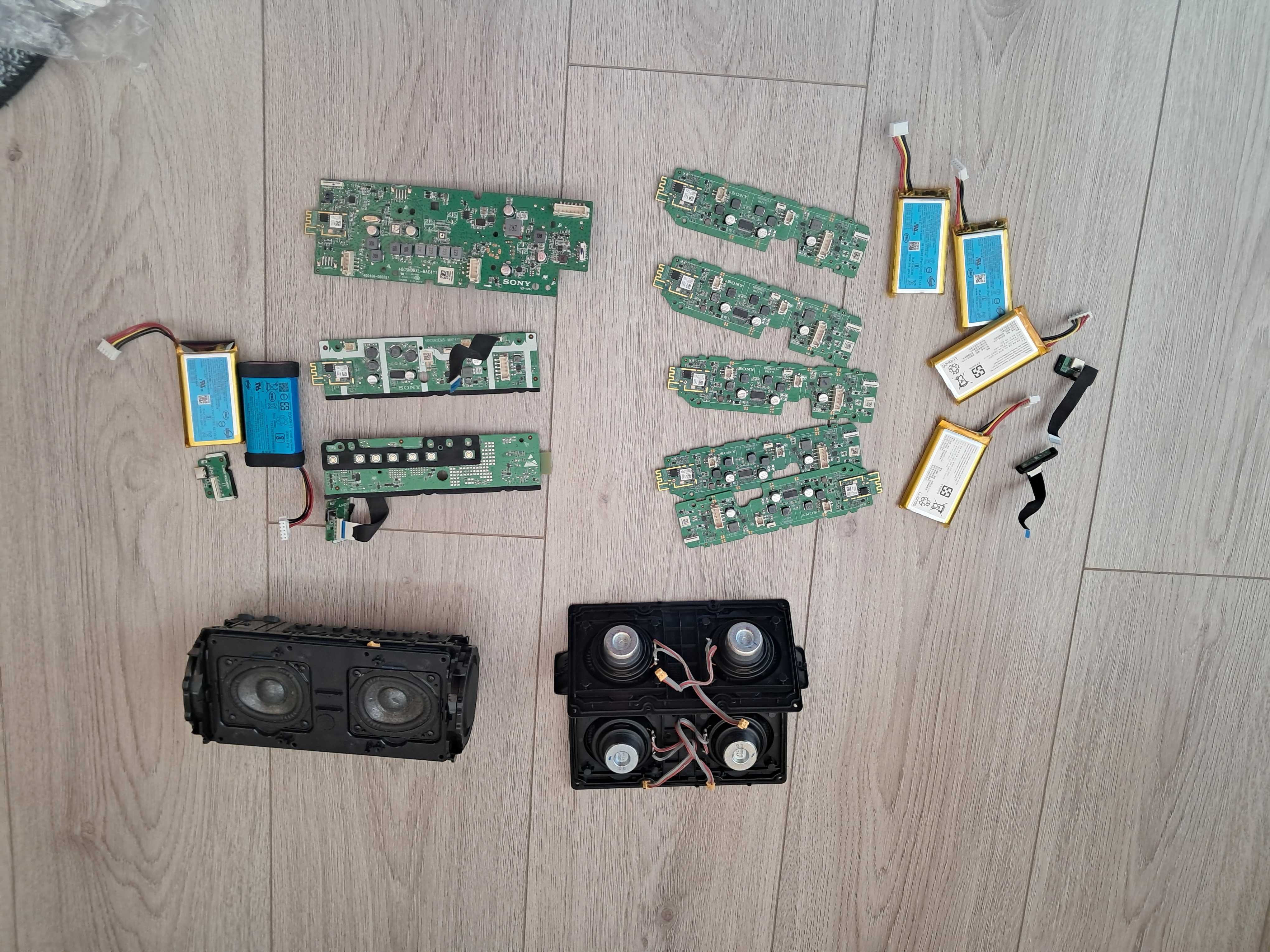 Лот з неробочих Sony XG300, XE300 i XE200