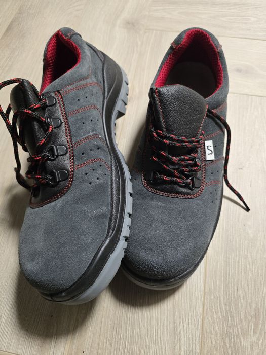 Buty robocze z pakietem ochronnym