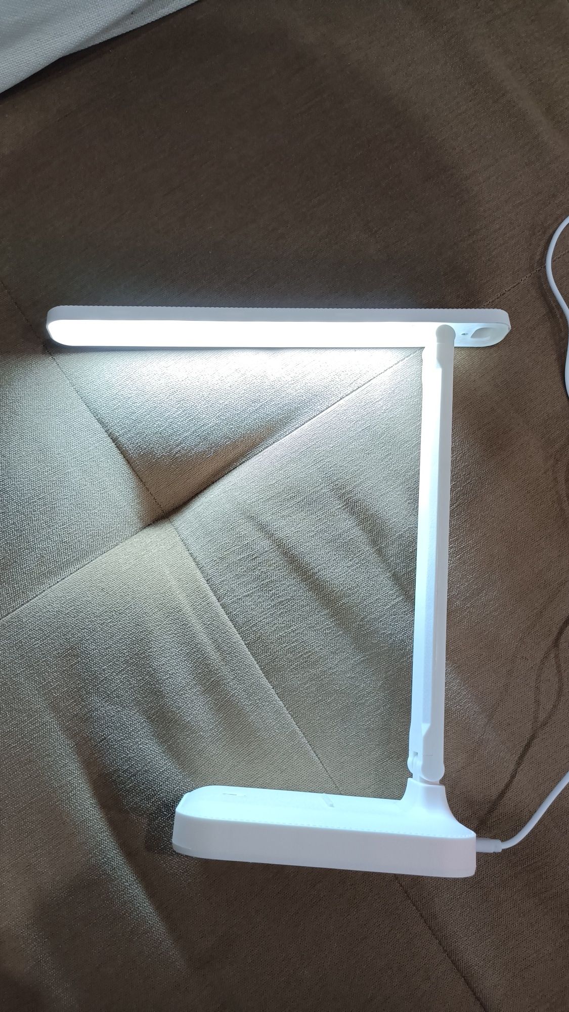 Продам настільну LED лампу 3,5Вт