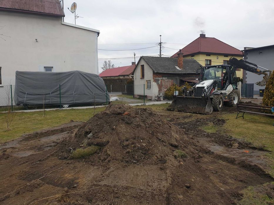 Prace ziemne minikoparka z wiertnicą i młotem | Koparko-ładowarka