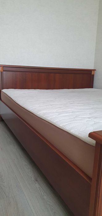 Продам двоспальне ліжко в гарному стані