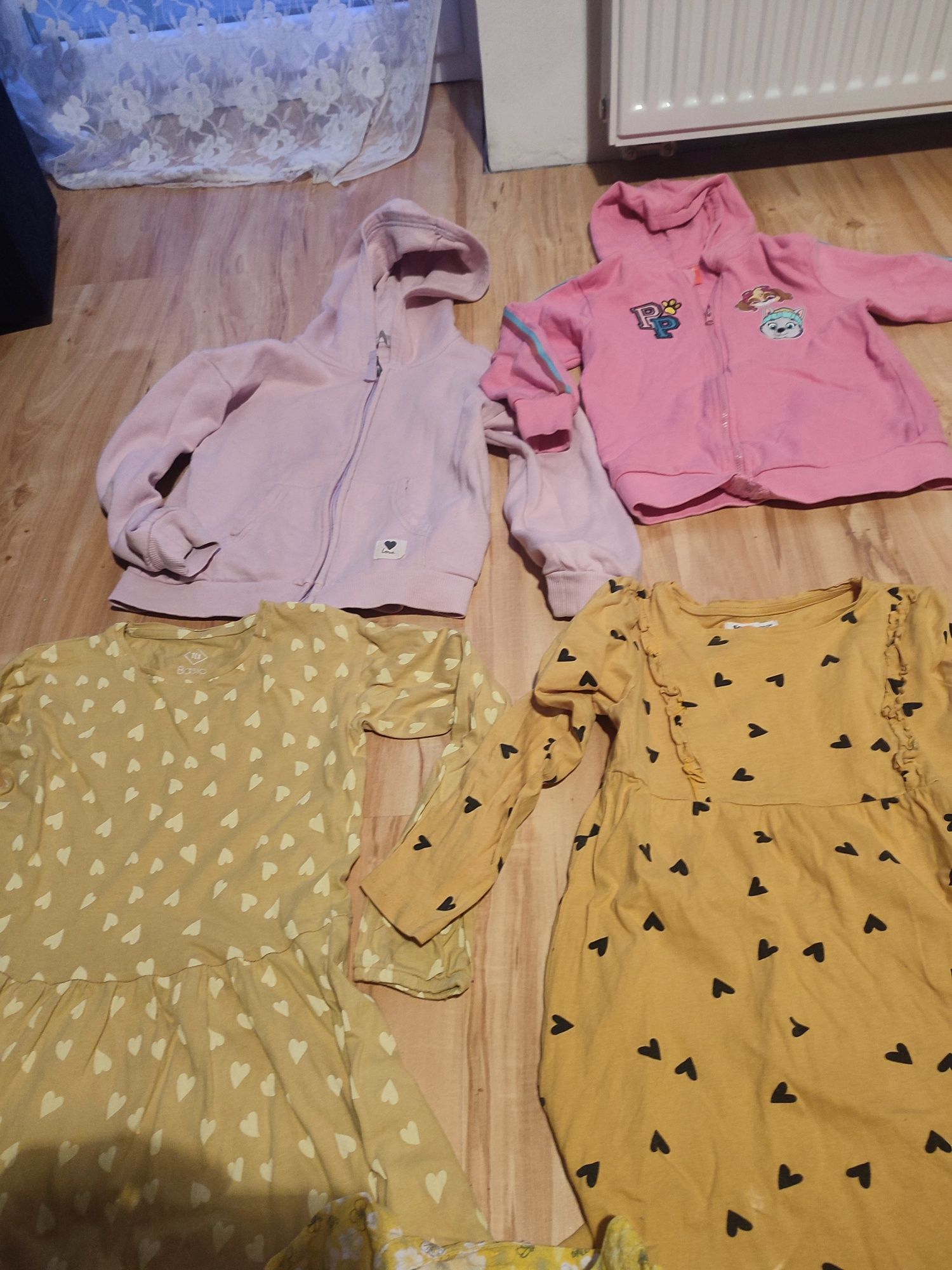 Bluzy i sukienki dla dziewczynki