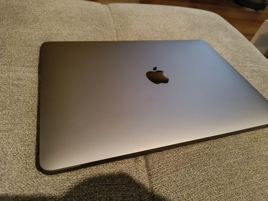 Sprzedam MacBook a2179