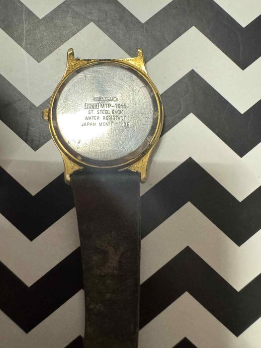 Zegarek casio bez paska