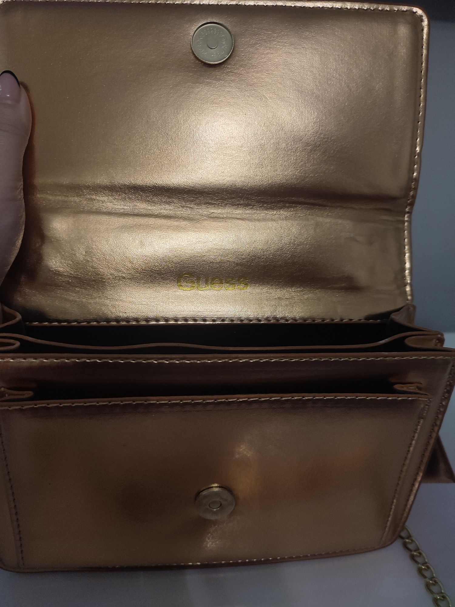Nowa torebka ze złotym łańcuszkiem