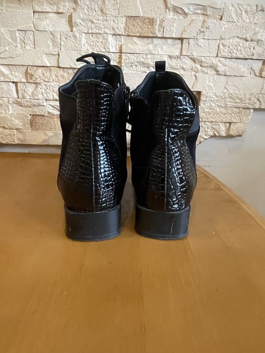 Класні утеплені ботінки, р. 39