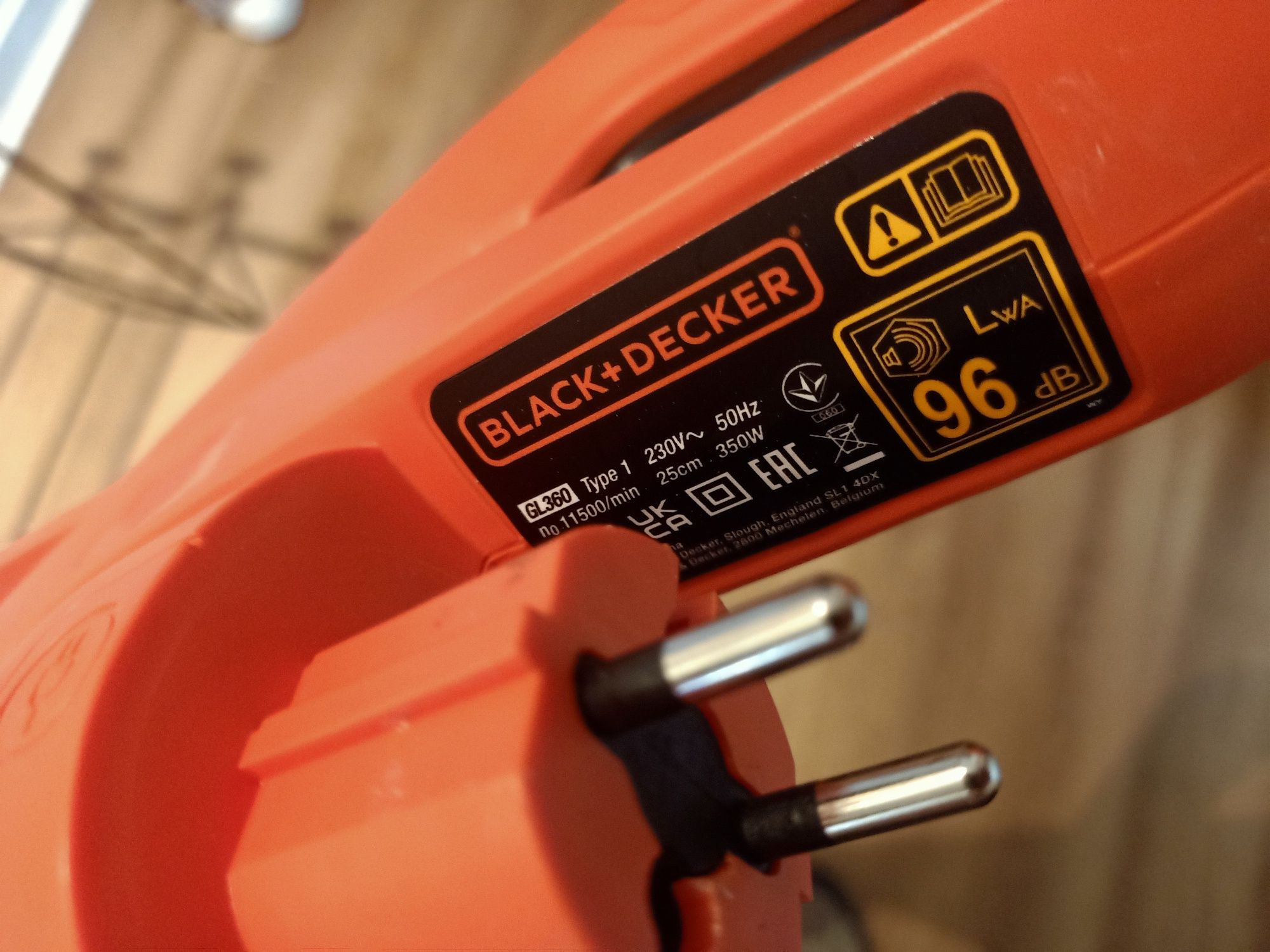 Aparador/roçadeira elétrico black decker gl360qs