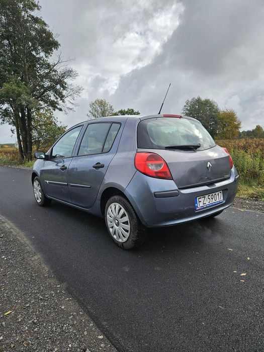 Renault Clio 1.2, klima, opłaty na rok. 2007r