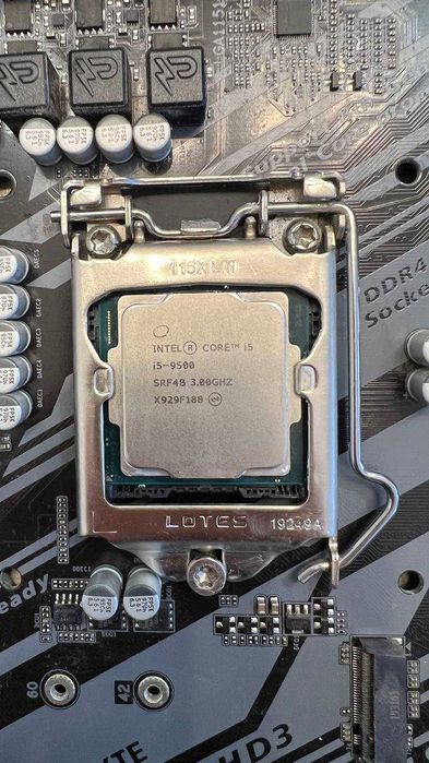 Комплект i5-9500 + Gigabyte H370 HD3 + 16Gb RAM 2400 CL17 + 240GB SSD