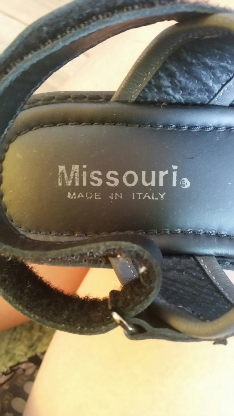 Продам кожаные сандалии итальянские
