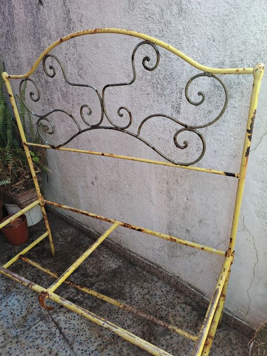 Banco de jardim em ferro