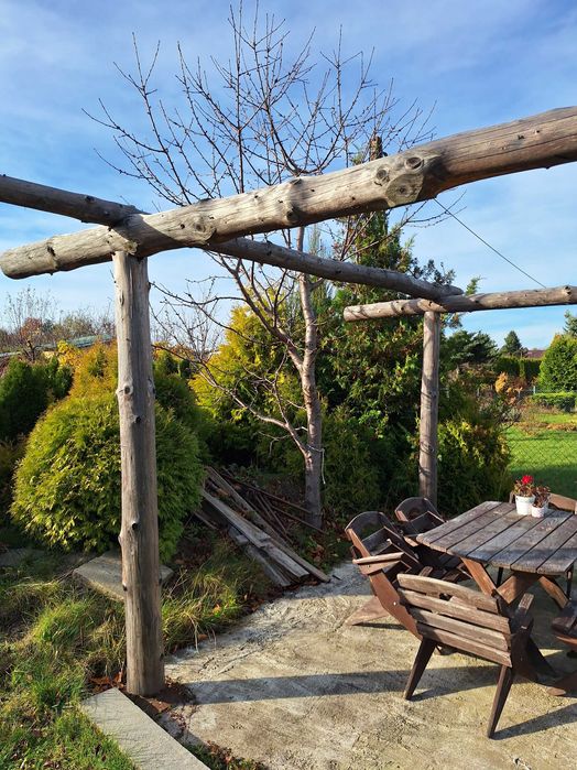 Sprzedam stelaż drewnianej wiaty z bocznymi zasłonami.