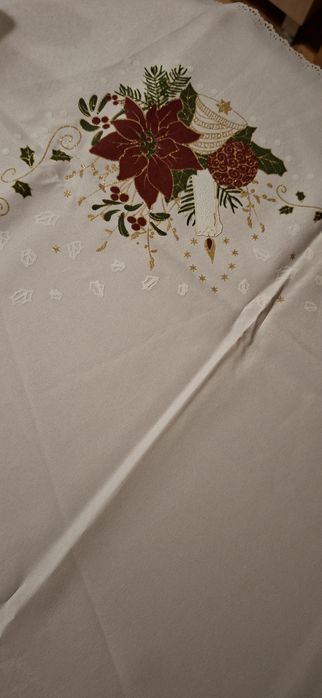 Biały świąteczny obrus 110/155