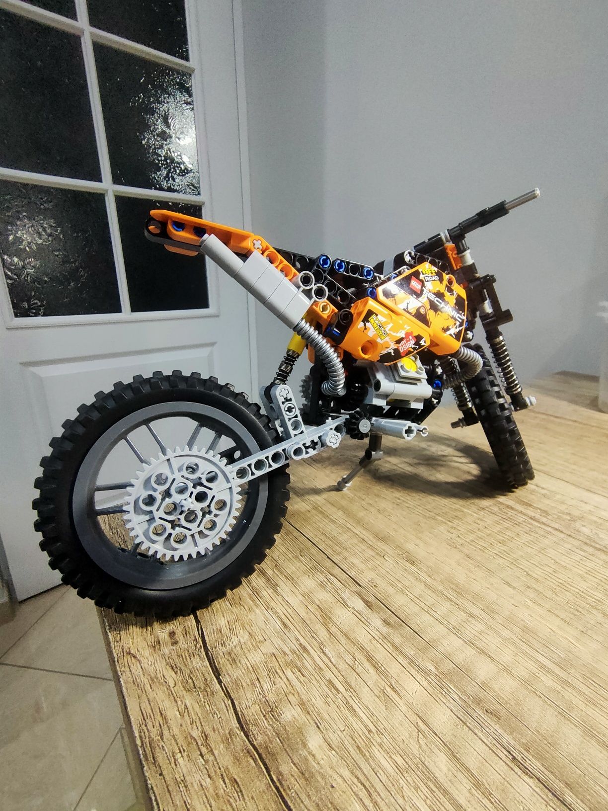 LEGO 42007 Technic Moto cross bike zestaw 
Motor.