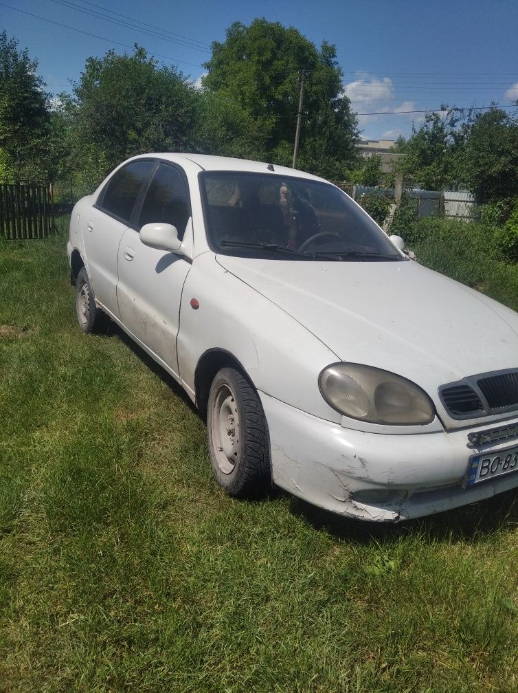 Автомобіль дево  ланос
