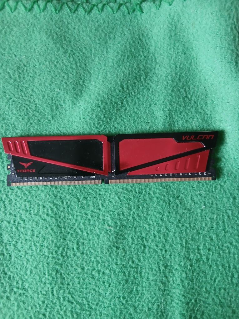 Оперативна пам'ять DDR-4; 8g