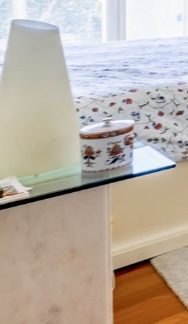 2 Mesas de Quarto com base em mármore