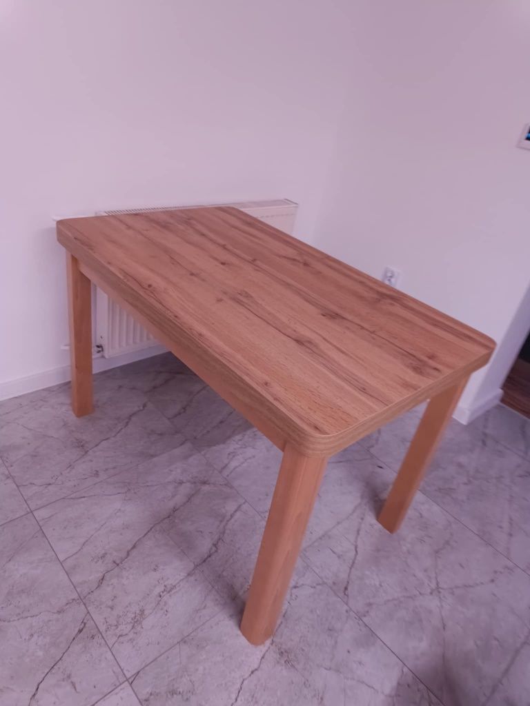 Stół kuchenny brązowy