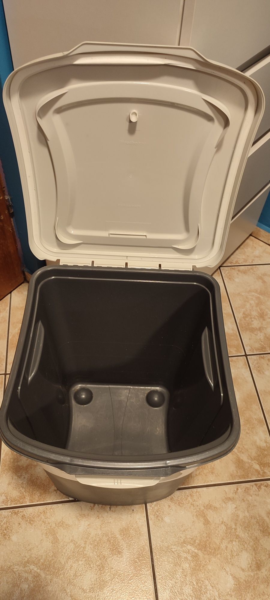 Pojemnik na karmę 38l ROTHO