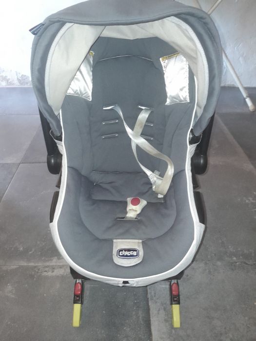 Ovo da chico  de criança oara carro exelente estado e muito confortave