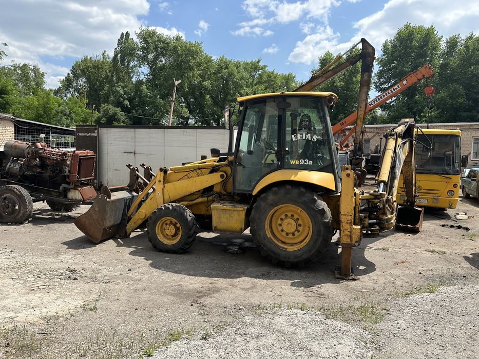 Продам єкскаватор komatsu wb 93
