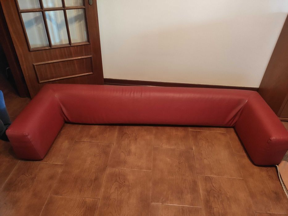 Sofá usado com pequeno defeito