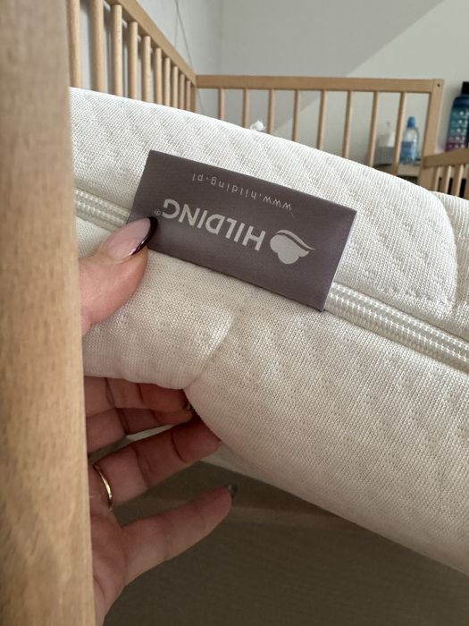 Łóżeczko dzieciece 120 x 60 z materacem + przescieradla