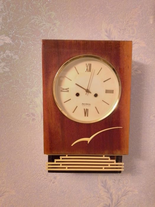 Годинник " Янтарь " з боєм .