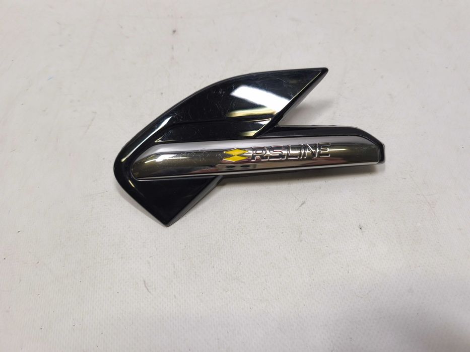 RENAULT CAPTUR II 19-24 listwa błotnika emblemat lewy RSLINE OE