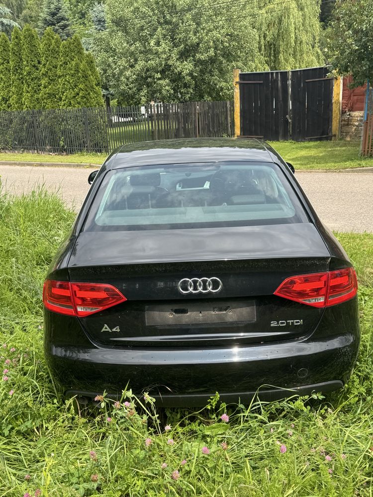 AUDI A4B8 2.0TDI automat Anglik LY9B