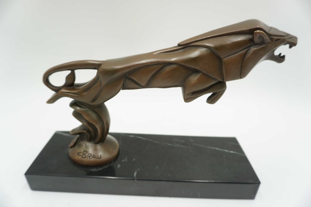FIGURA Z BRĄZU LEW At deco agresywny atakujący