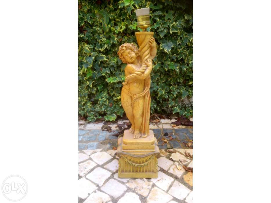 Pé de candeeiro (estatueta)