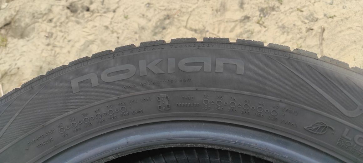 Opony zimowe z 2018r 5mm 215/55/17 Nokian N