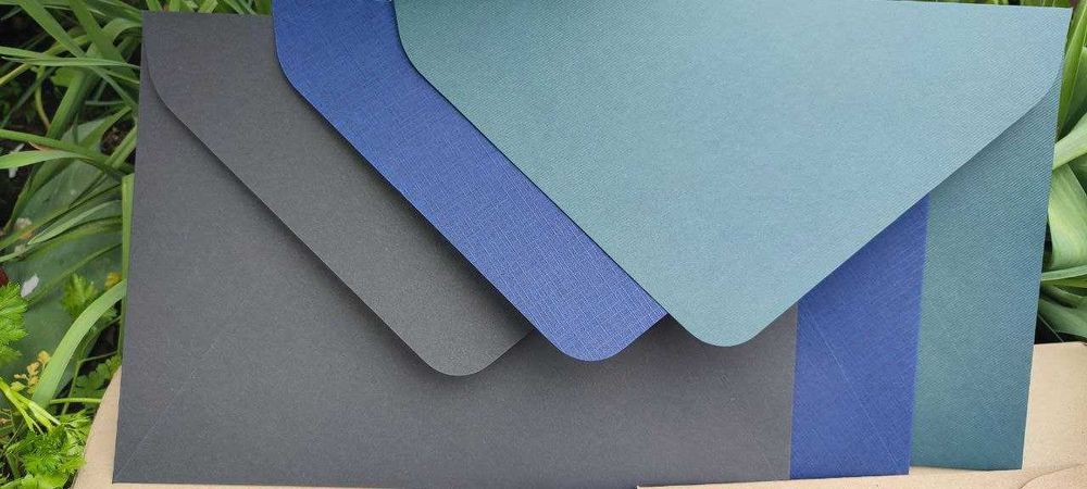 Конверти С4 з клапаном на магніті із щільного картону