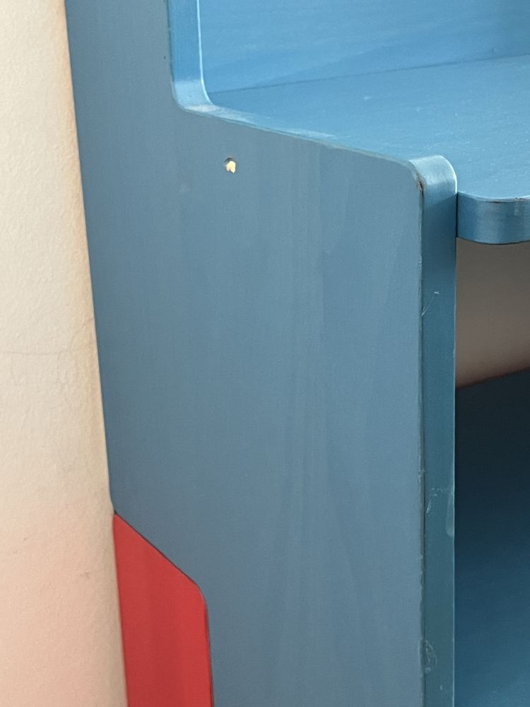 Prateleira de madeira ikea para quarto de criança