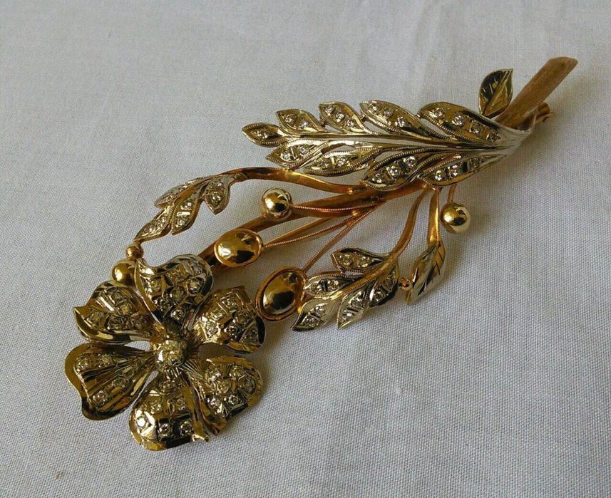 Брошь, золото, бриллианты.