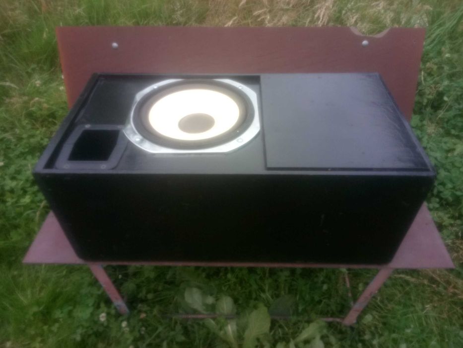 10" 25 см. Працює БЕЗ АВТОМОБІЛЬНОГО ПІДСИЛЮВАЧА! та саб JL 2х25 См.