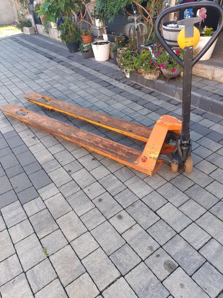 Paleciak ręczny jungheinrich