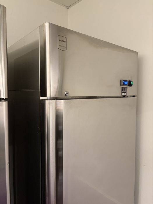 CONGELADOR VERTICAL METRO (Nunca Usado)