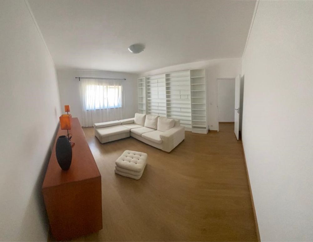 Vende-se Moradia Zona Oeste.