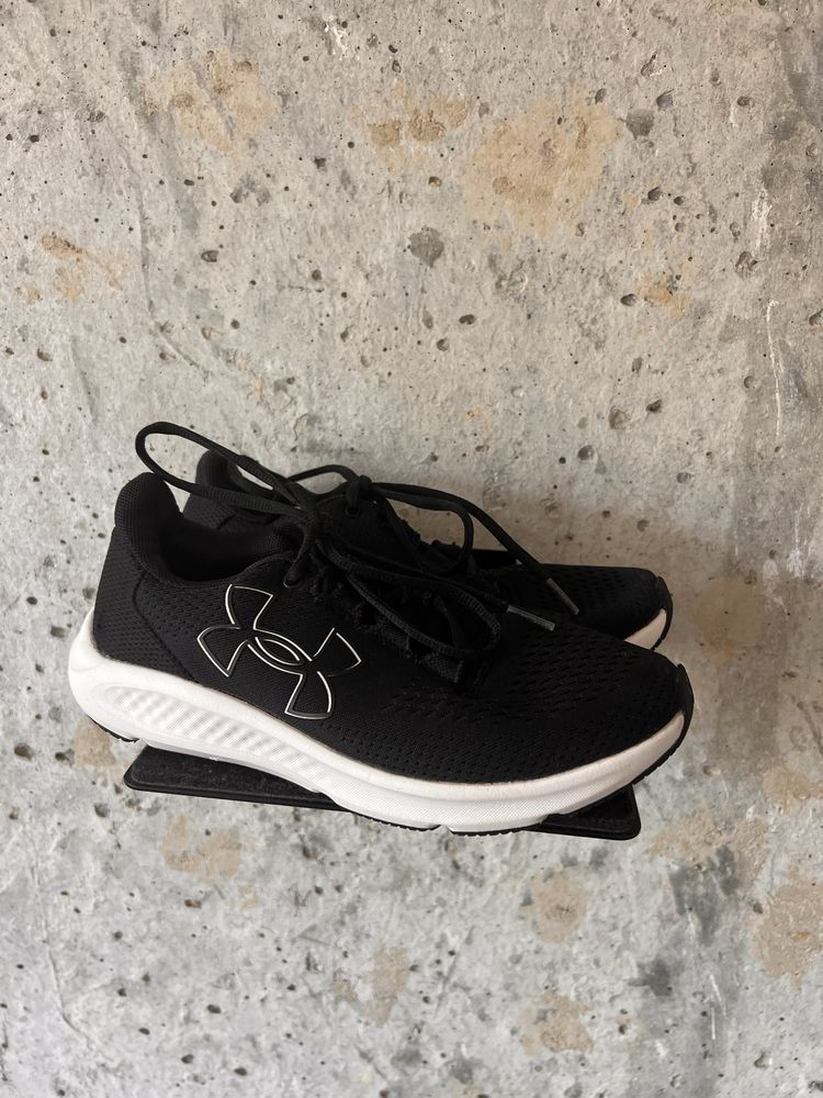 Buty sneakersy do biegania Under Armour jak nowe rozmiar 38