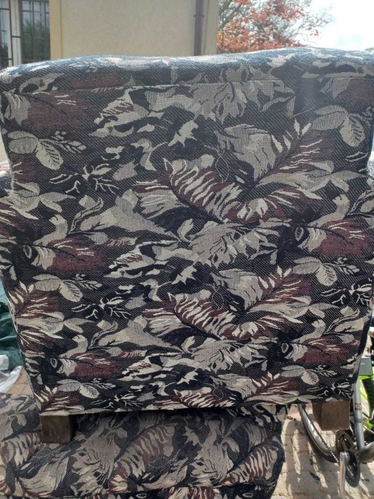 Fotel zabytkowy mocny drewniany stelaż duży używany do renowacji