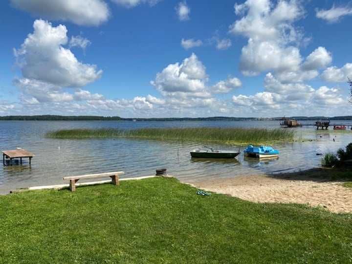 Domek letniskowy 3-6 os. nad jeziorem na Mazurach z linią brzegową