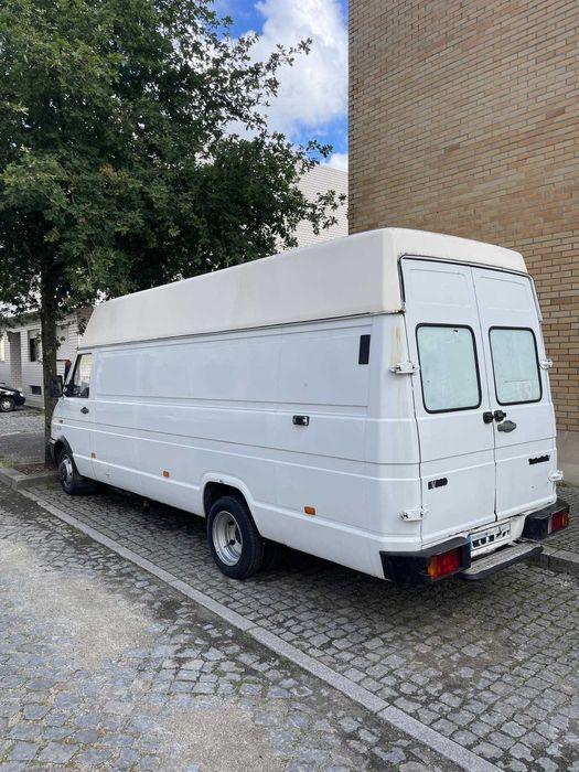 LOW COST Transportes/ Mudanças e Aluguer de Carrinha com Motorista