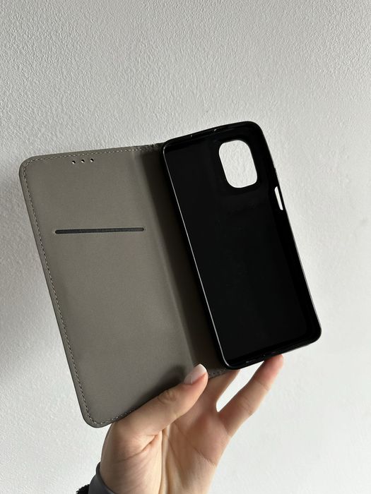 Etui zamykane czarne do MOTOROLA G55