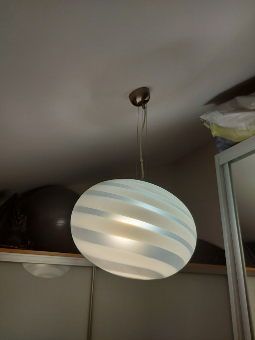 Super lampa Ufo wisząca do nowoczesnego wnętrza,  goraco polecam!!