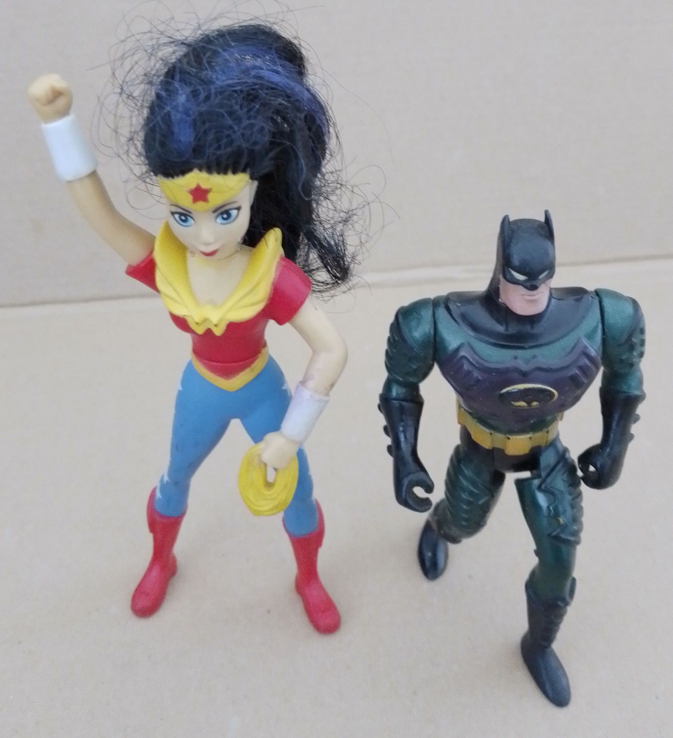 Bonecos da Wonder Woman e do Batman