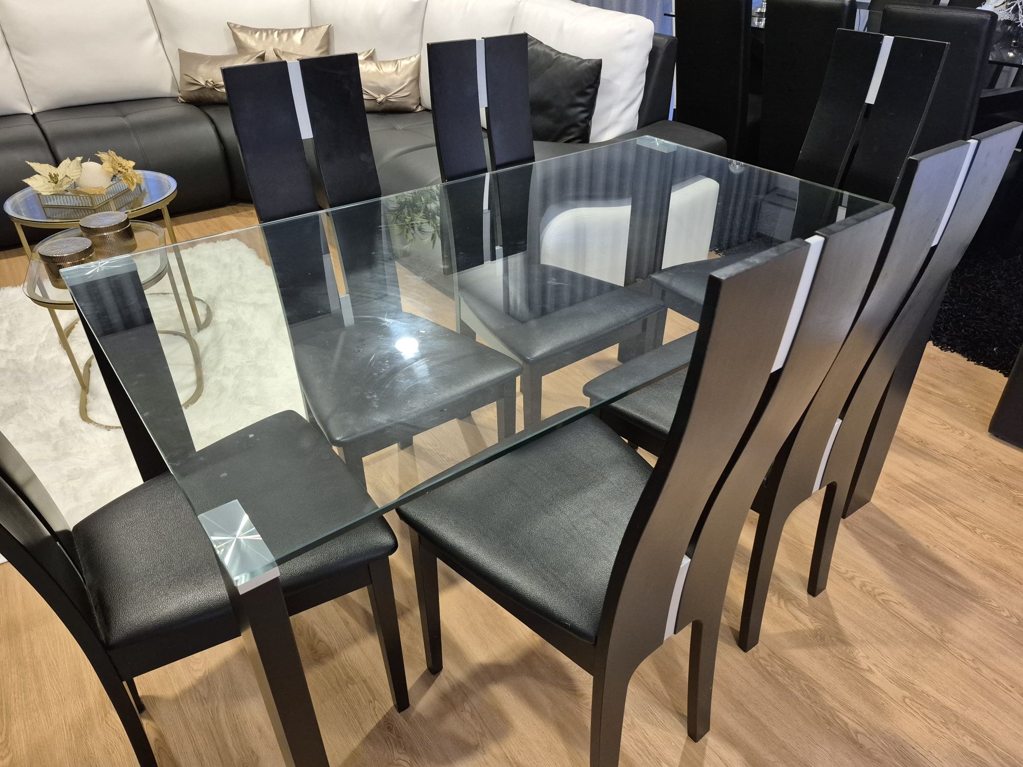 Mesa de vidro e Madeira + Cadeiras