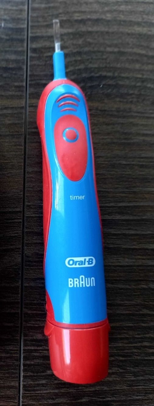 Szczoteczka elektryczna do zębów Braun Oral B