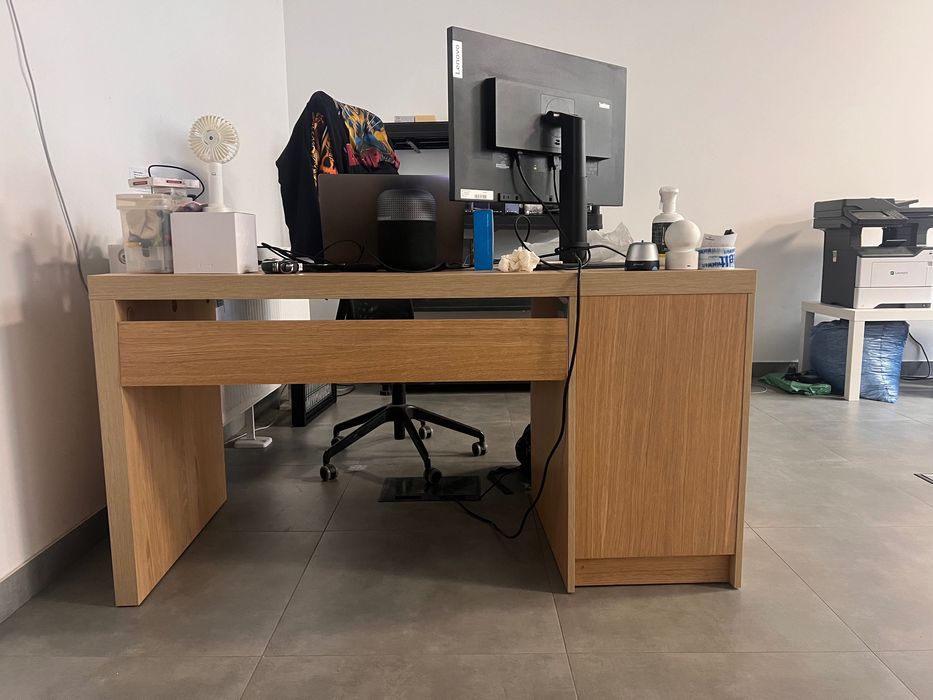 Biurka biurowe do Biura Zestaw 3szt 140×63×73 cm – używane